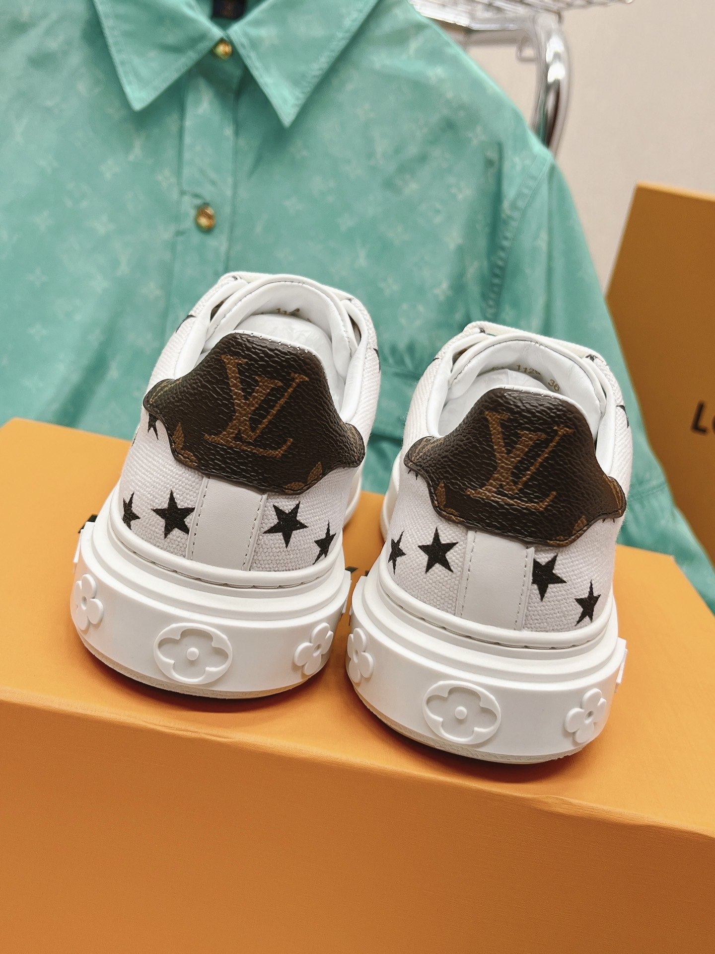 Louis Vuitton x Yayoi Kusama cooperation model classic white shoes 𝐓𝐢𝐦𝐞 𝐨𝐮𝐭 wave point sneakers