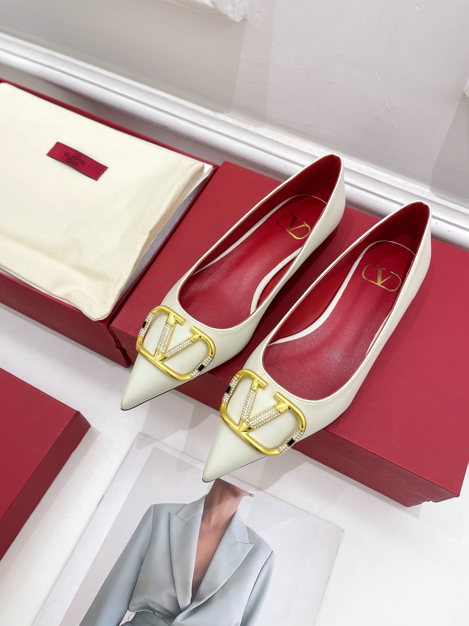 【Valentino】𝟐𝟎𝟐𝟏/𝐒𝐒 𝐧𝐞𝐰 Valentino 2022 spring and summer new large V diamond buckle high heels on the new