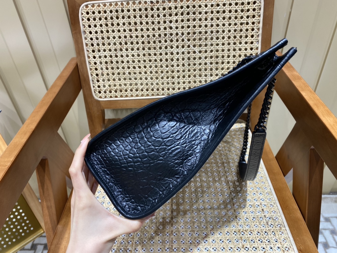 SAINT LAURENT 𝑵𝒊𝒌𝒊 𝒔𝒉𝒐𝒑𝒑𝒊𝒏𝒈 𝒃𝒂𝒈 #577999original leather.JD
