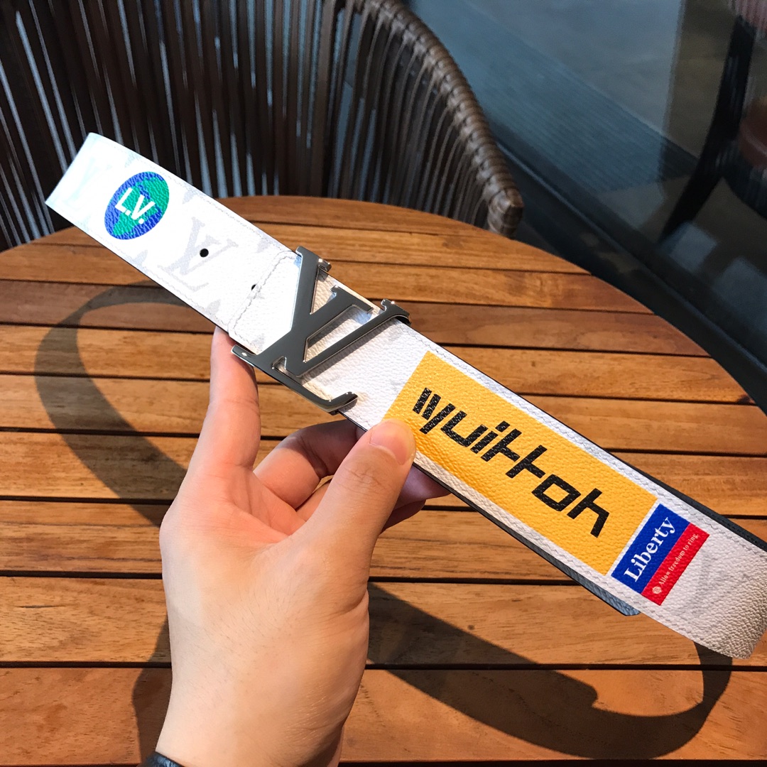 LOUIS VUITTO INITIALES 40MM REVERSIBLE BELT