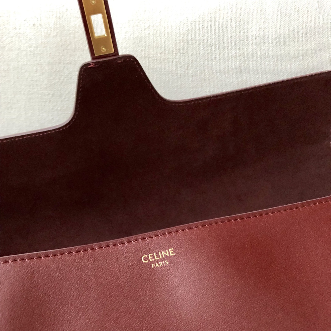 𝐂𝐞𝐥𝐢𝐧𝐞 soft 16 large soft bag in smooth calfskin