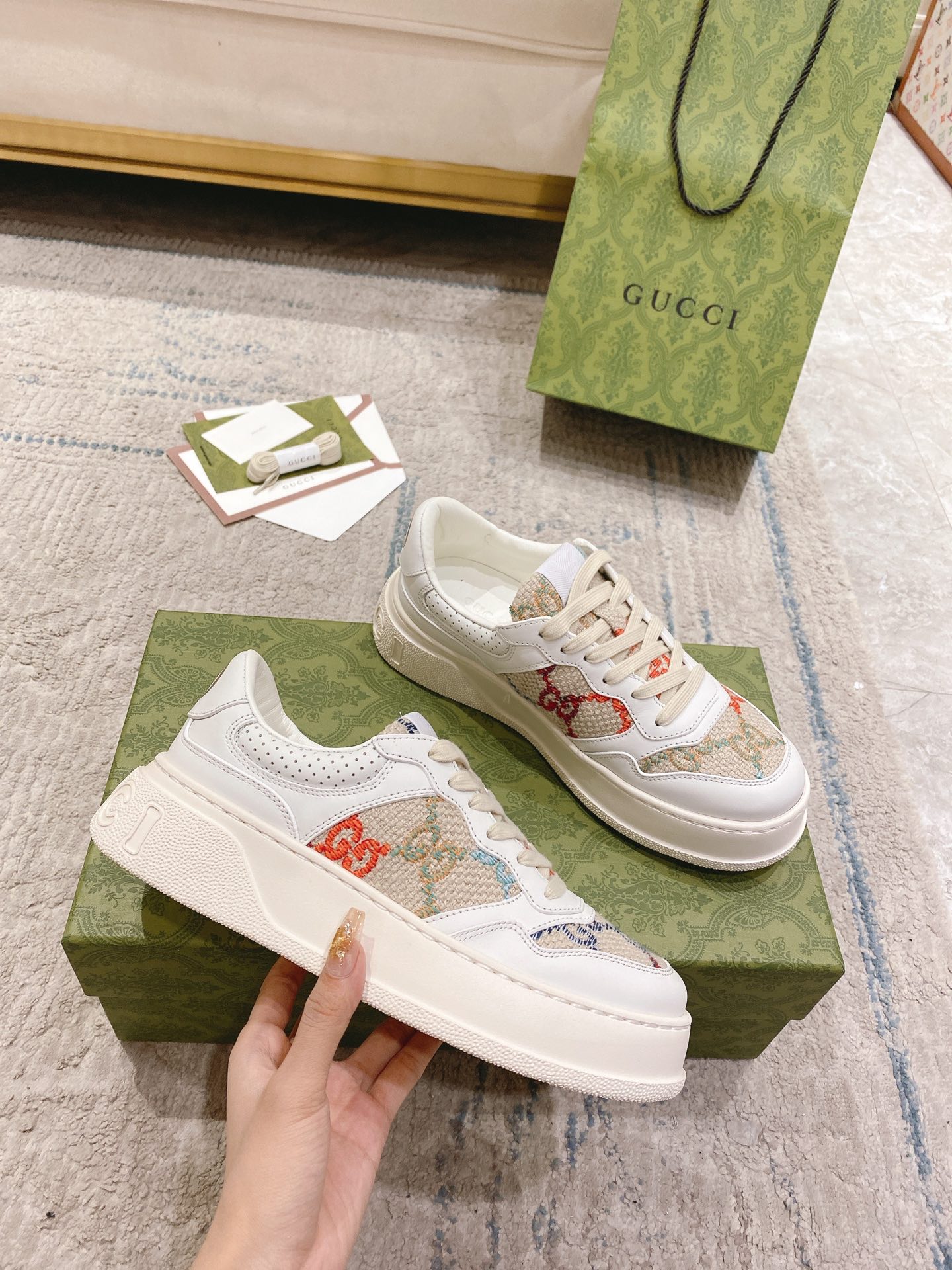 Gucci 𝟐𝟎𝟐𝟐ss new couple models 💑 full series of thick-soled white shoes