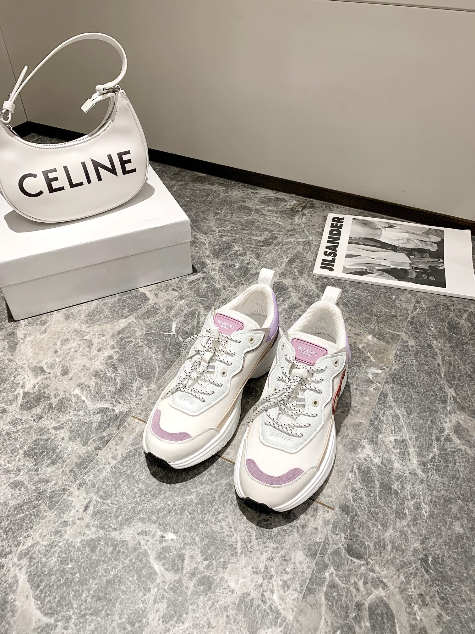 【Valentino】𝟐𝟎𝟐𝟏/𝐒𝐒 𝐧𝐞𝐰 Valentino 2022 ss spring-summer collection of new old man shoes