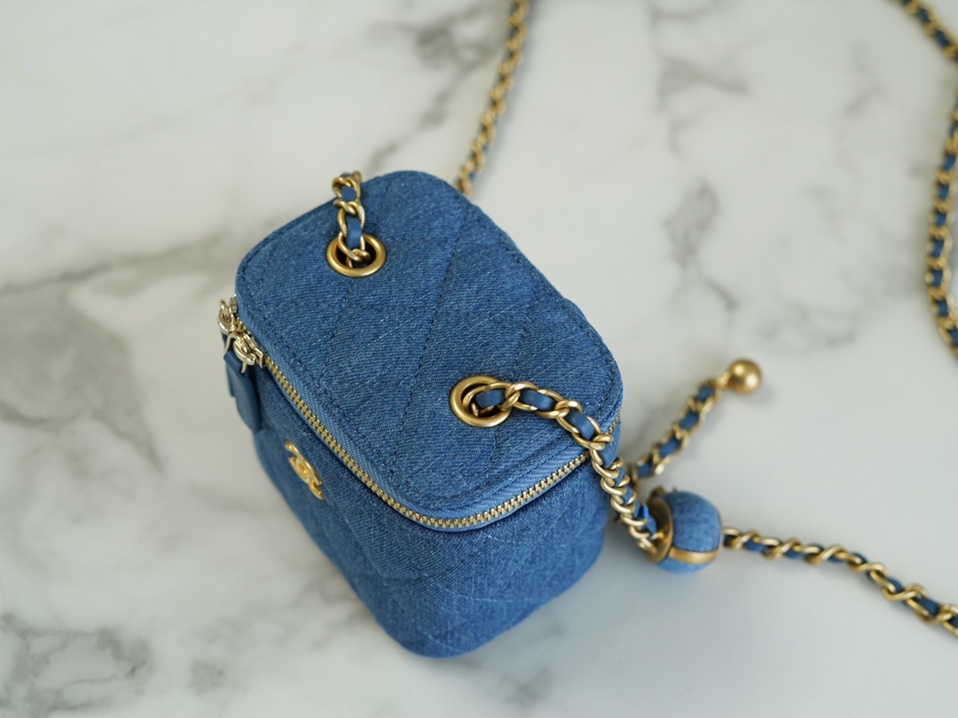 𝐂𝐇𝐀𝐍𝐄𝐋 Box Bag 22𝐶 Denim Denim Metal Ball Small Box