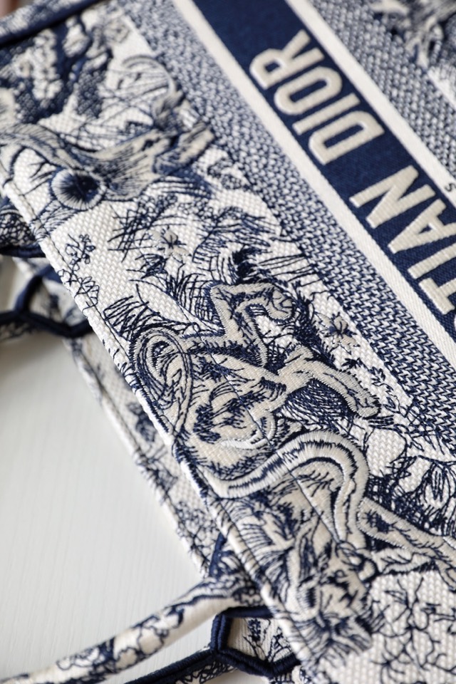 DIOR TOTE Blue Tiger