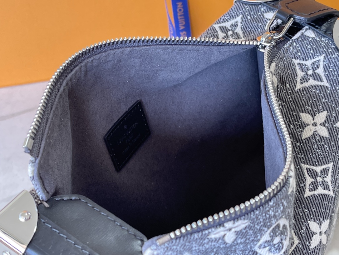 𝐋𝐎𝐔𝐈𝐒 𝐕𝐔𝐈𝐓𝐓𝐎𝐍    M21460