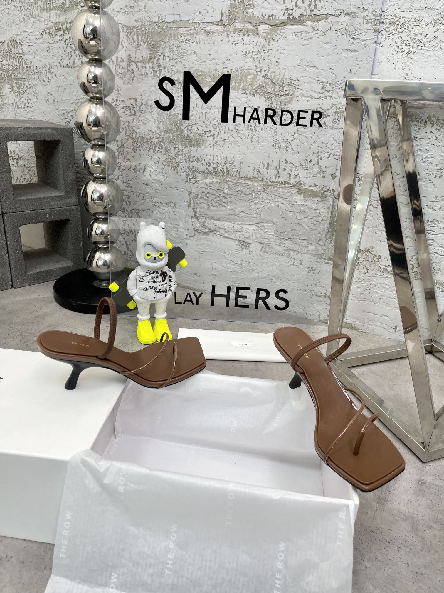 𝐓𝐡𝐞 𝐫𝐨𝐰｜𝟐𝟎𝟐𝟑/𝐒𝐒 𝐧𝐞𝐰 niche tide brand The row 2023 spring and summer new sexy thin strap cat heel sandals