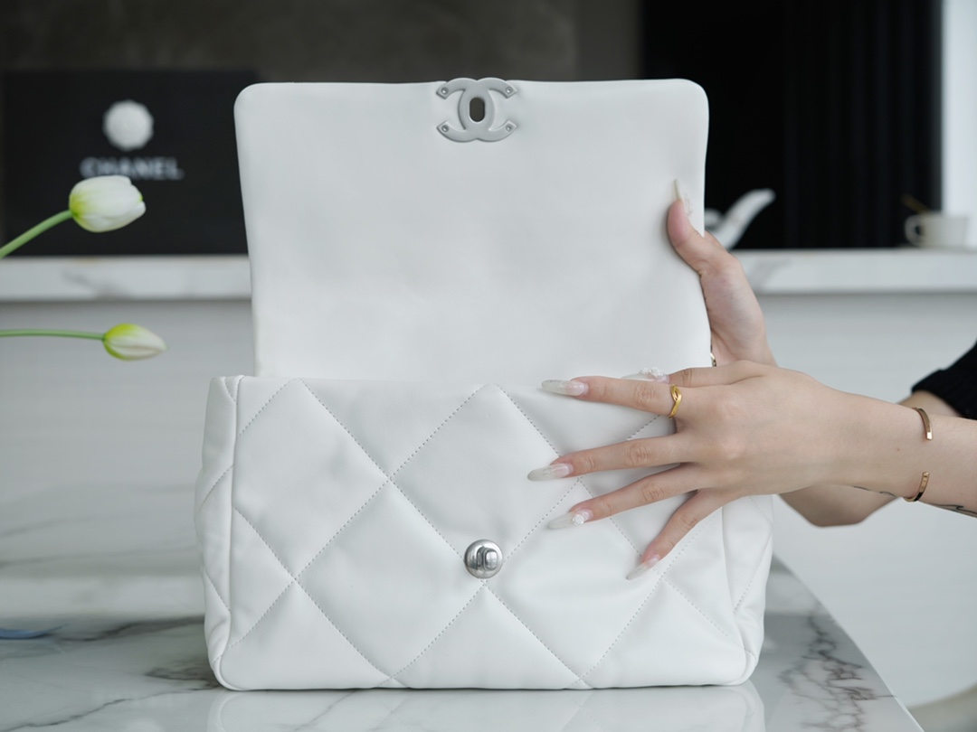 𝗖𝗛𝗔𝗡𝗘𝗟 ❶❾ 𝗕𝗔 𝗚 Original lambskin series ❥ Genuine leather ❥ Medium ❥ 22c New version silver with accessories White