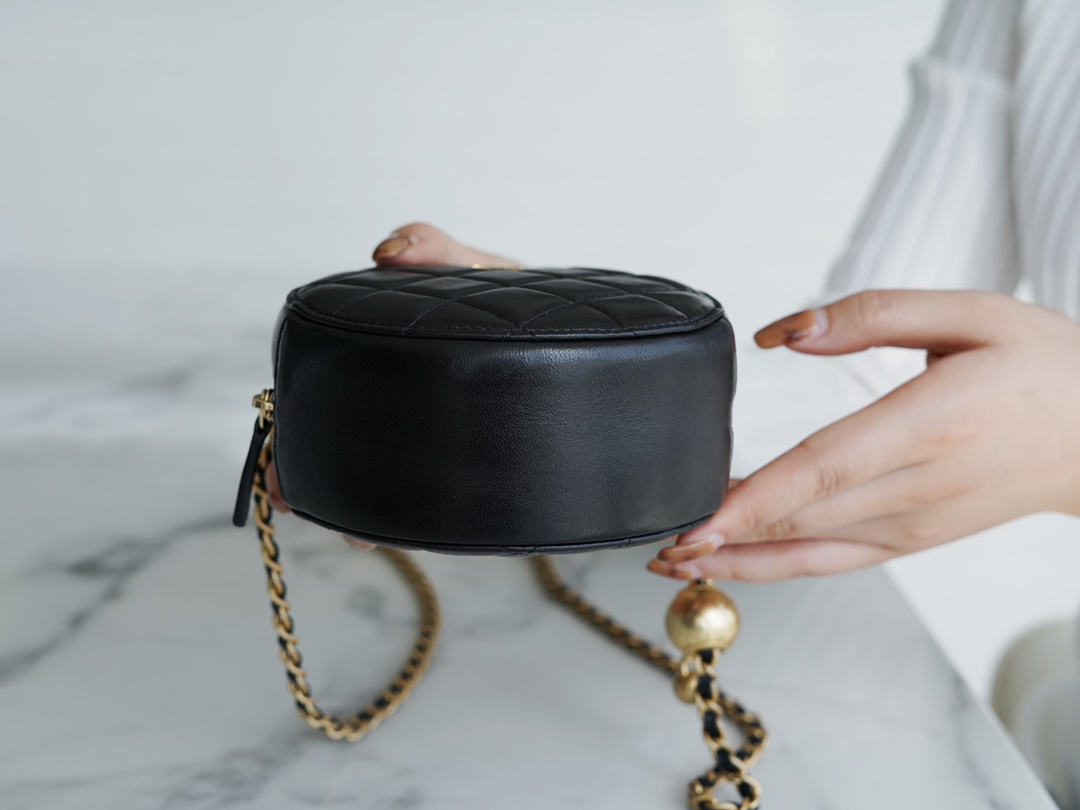 𝐂𝐇𝐀𝐍𝐄𝐋 Metal ball series small round cake〰 Black