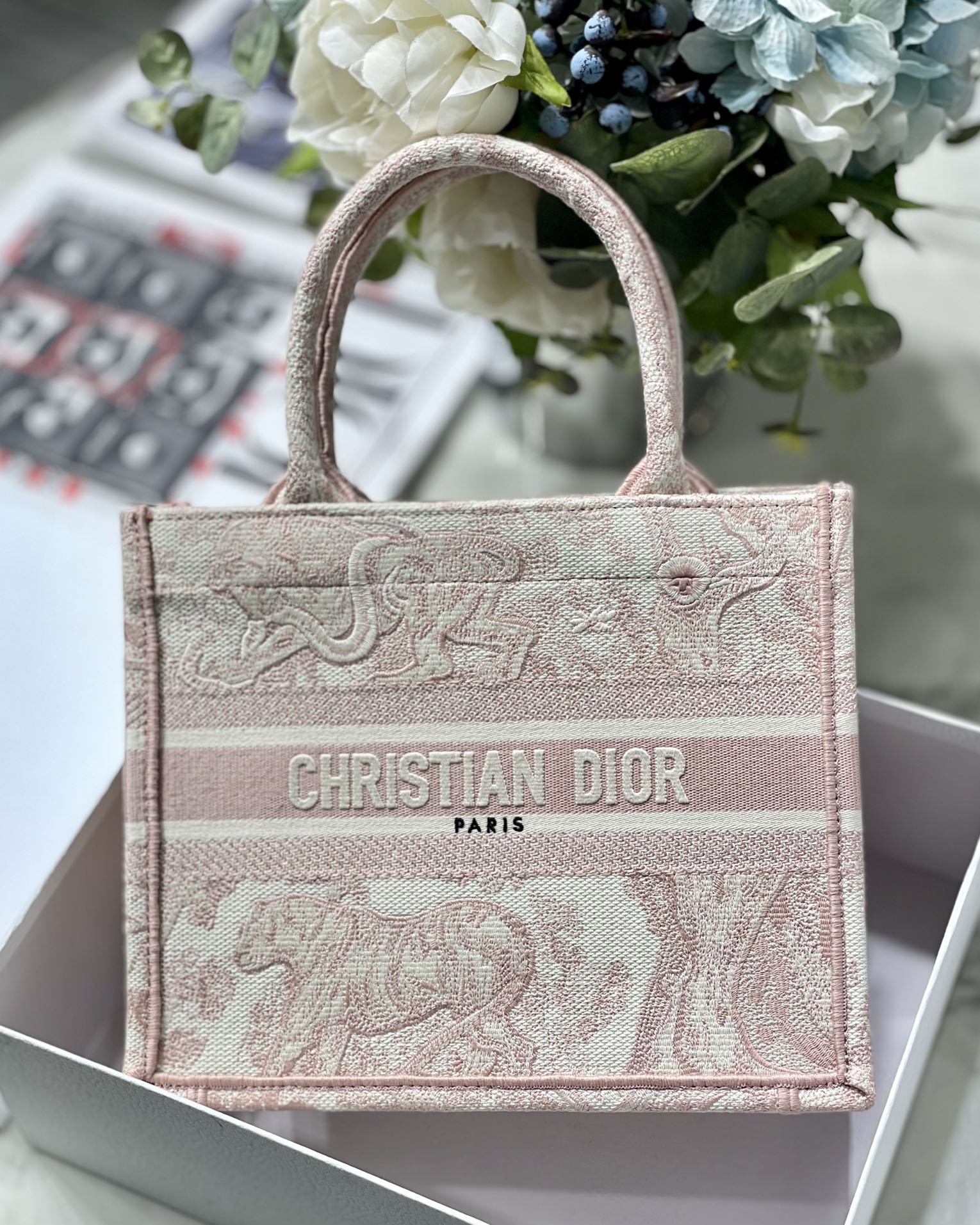 DIOR TOTE Pink tiger embroidery