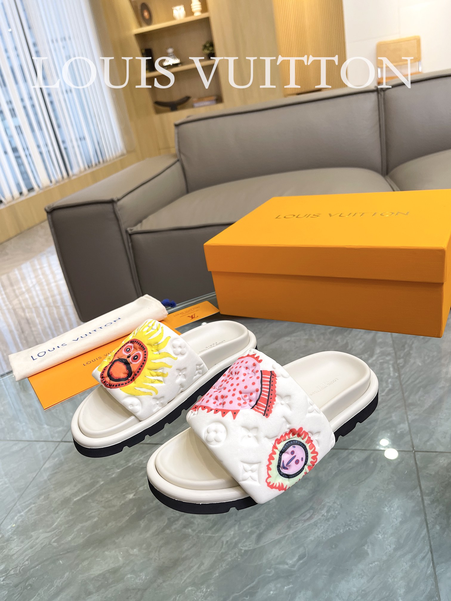 Louis Vuitton 2023 couple models embossed print