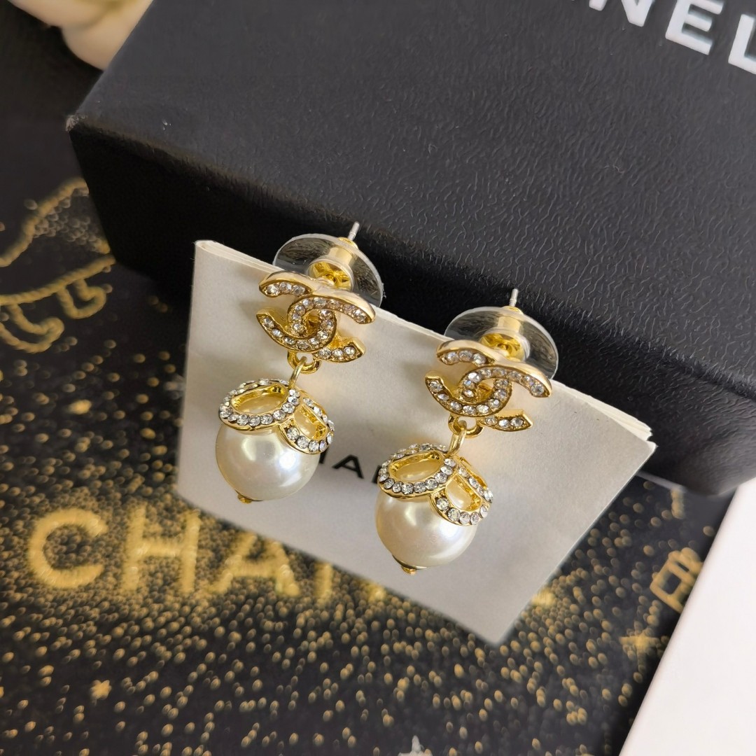 CHANEL🇫🇷Xiaoxiang Camellia Full Diamond Pearl Alphabet Stud Earrings Jewelry