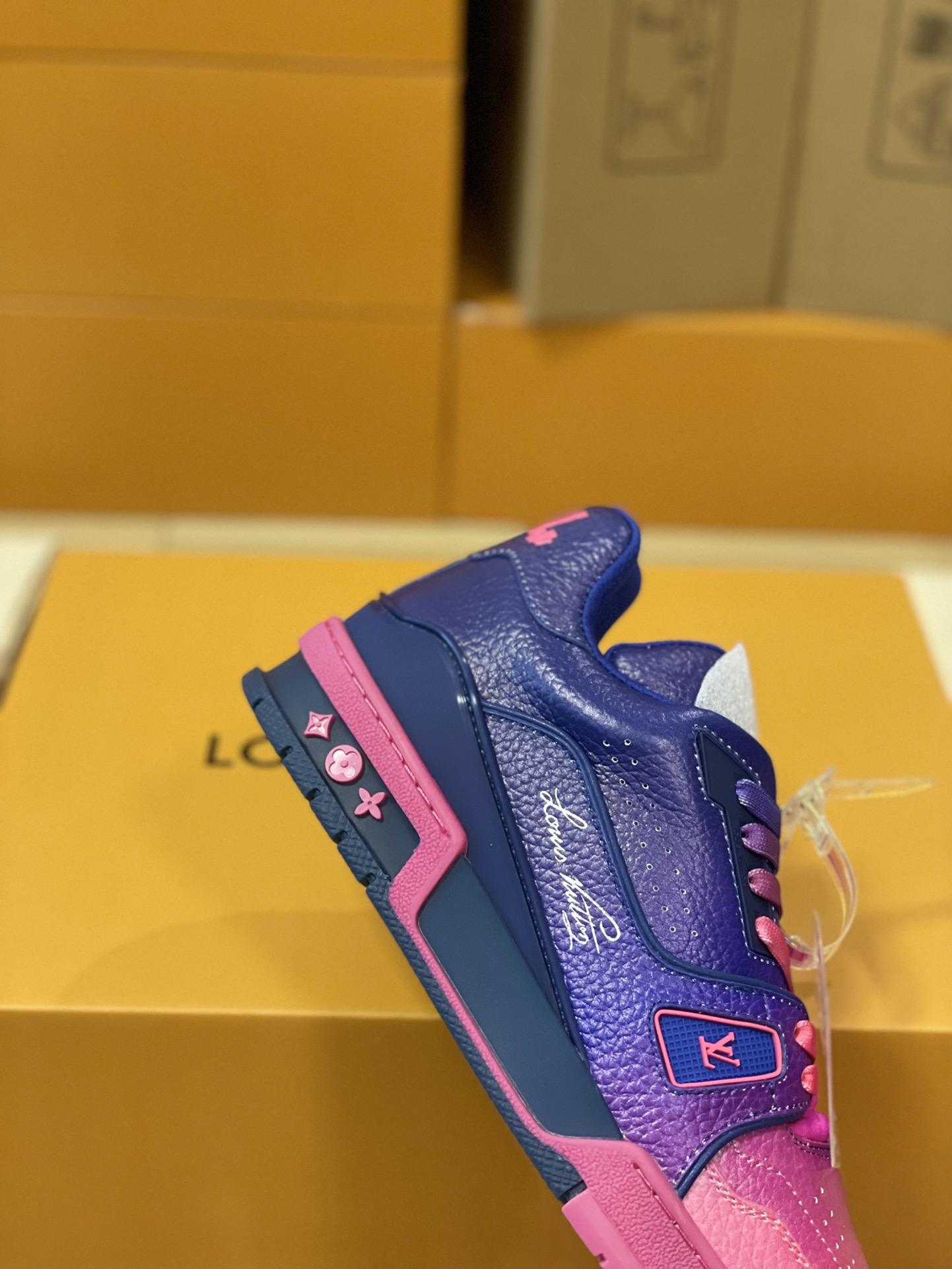 Louis Vuitton couple models LVTRAINER sneakers model number MS0119