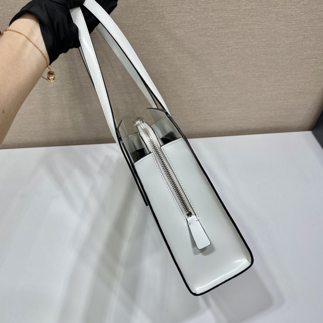 𝐏𝐑𝐀𝐃𝐀 New shopping bag 1BA350