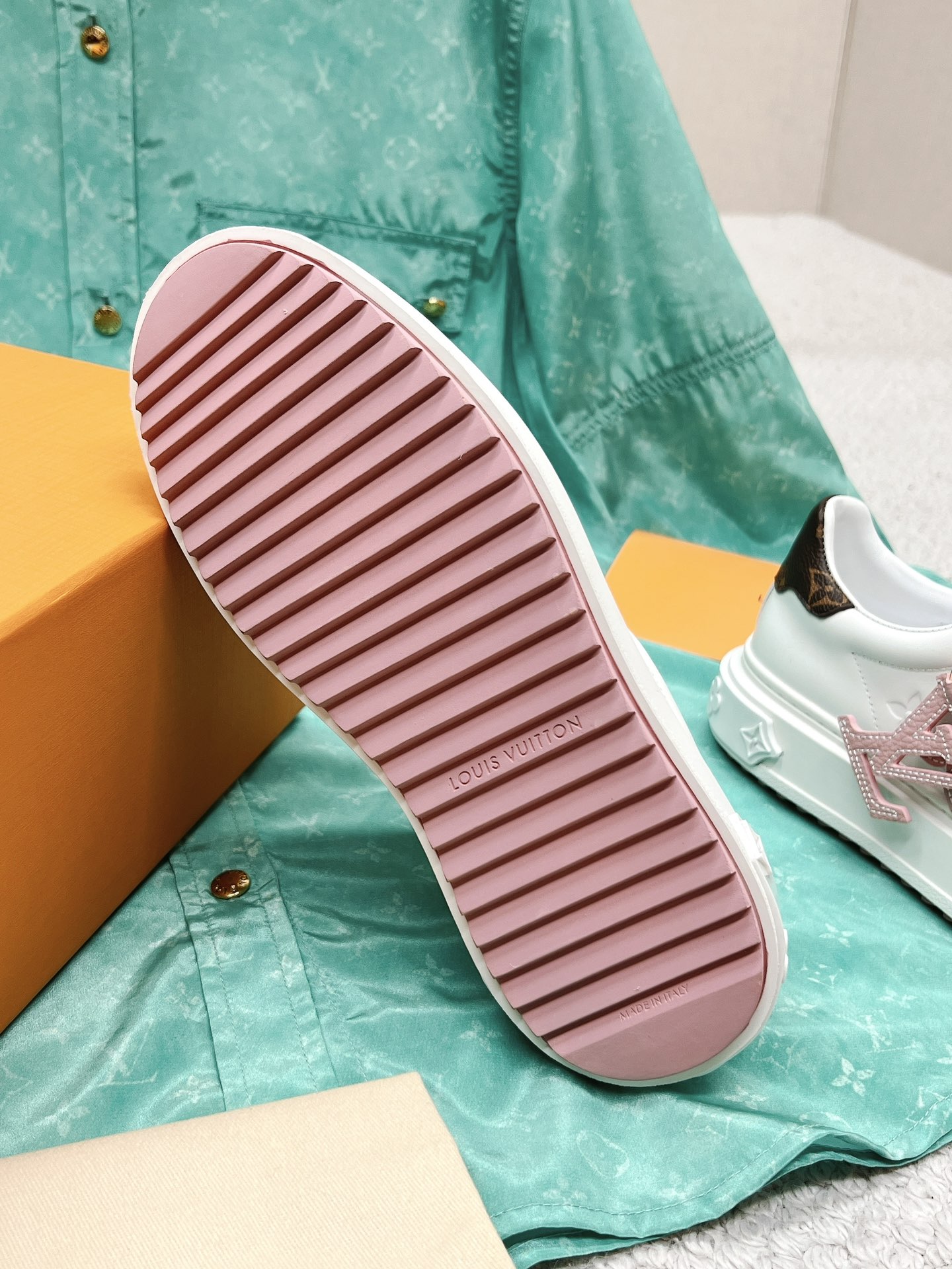 Louis Vuitton x Yayoi Kusama cooperation model classic white shoes 𝐓𝐢𝐦𝐞 𝐨𝐮𝐭 wave point sneakers