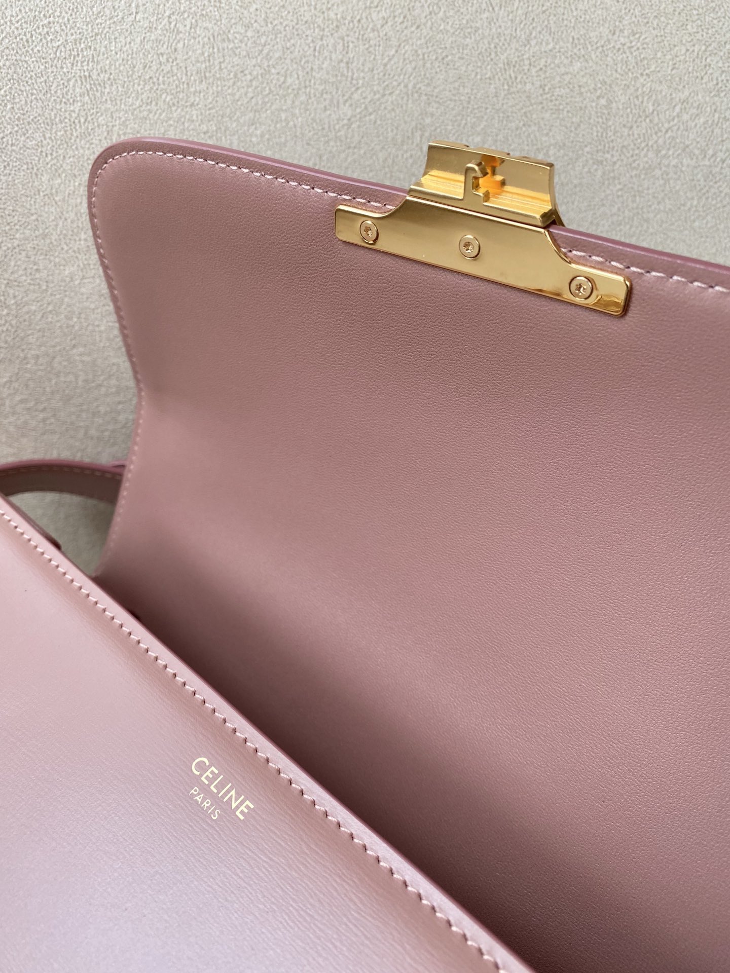 𝐂𝐞𝐥𝐢𝐧𝐞 Triomphe Medium 22.5cm