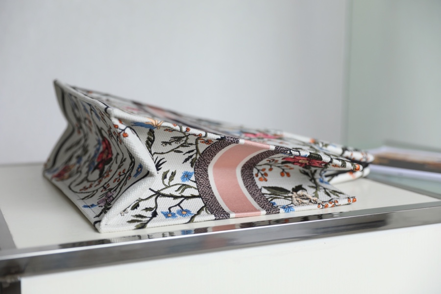 DIOR TOTE Moonflower