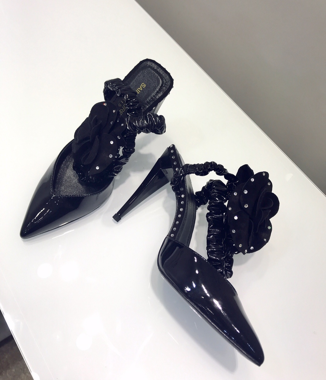 [Saint Laurent / Saint Laurent] YSL show live 18SS spring and summer show new ladies pointed high heels