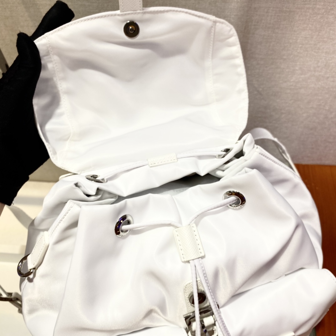 𝐏𝐑𝐀𝐃𝐀 New backpack 1BZ811
