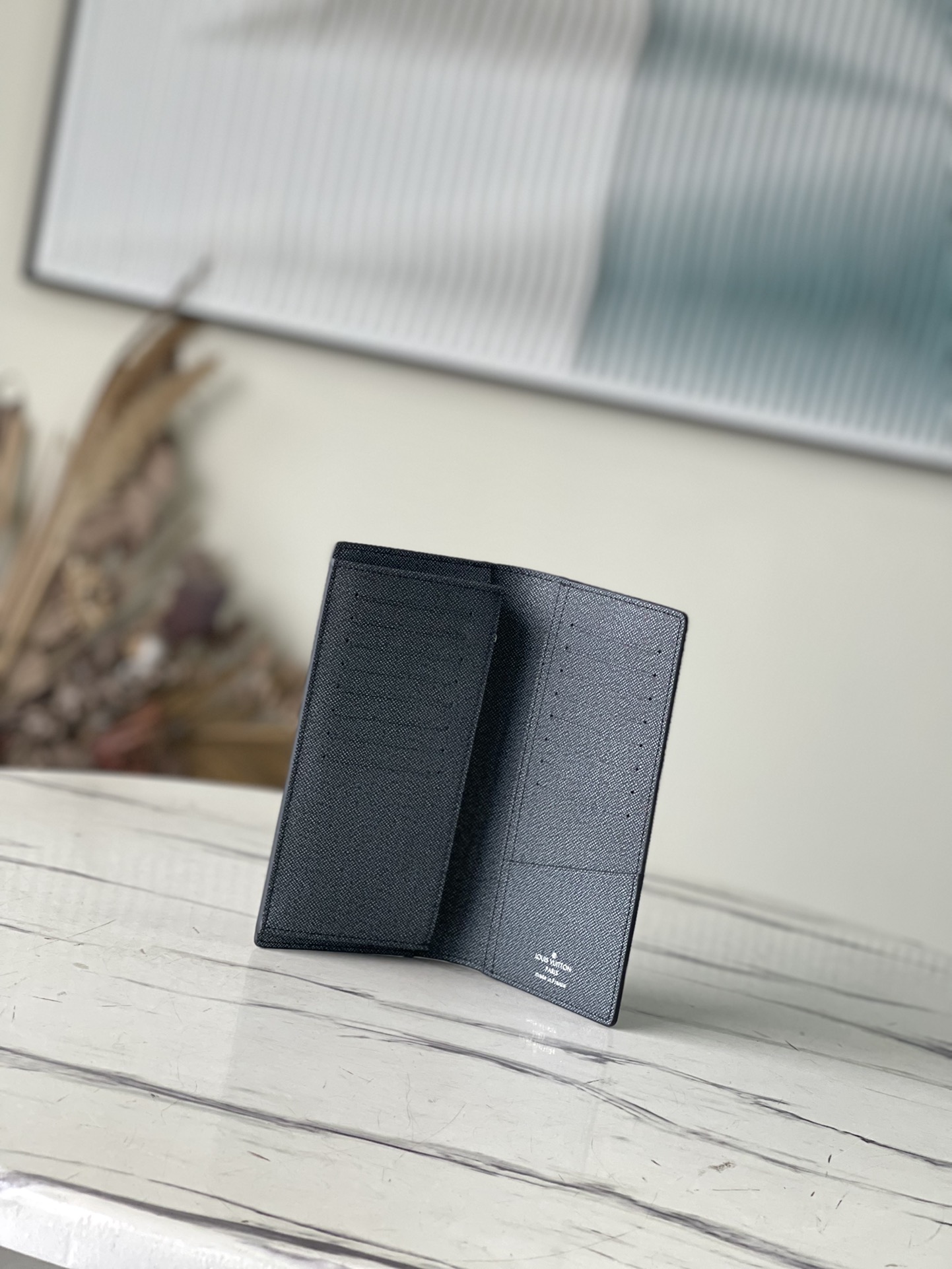 𝐋𝐎𝐔𝐈𝐒 𝐕𝐔𝐈𝐓𝐓𝐎𝐍     M81807