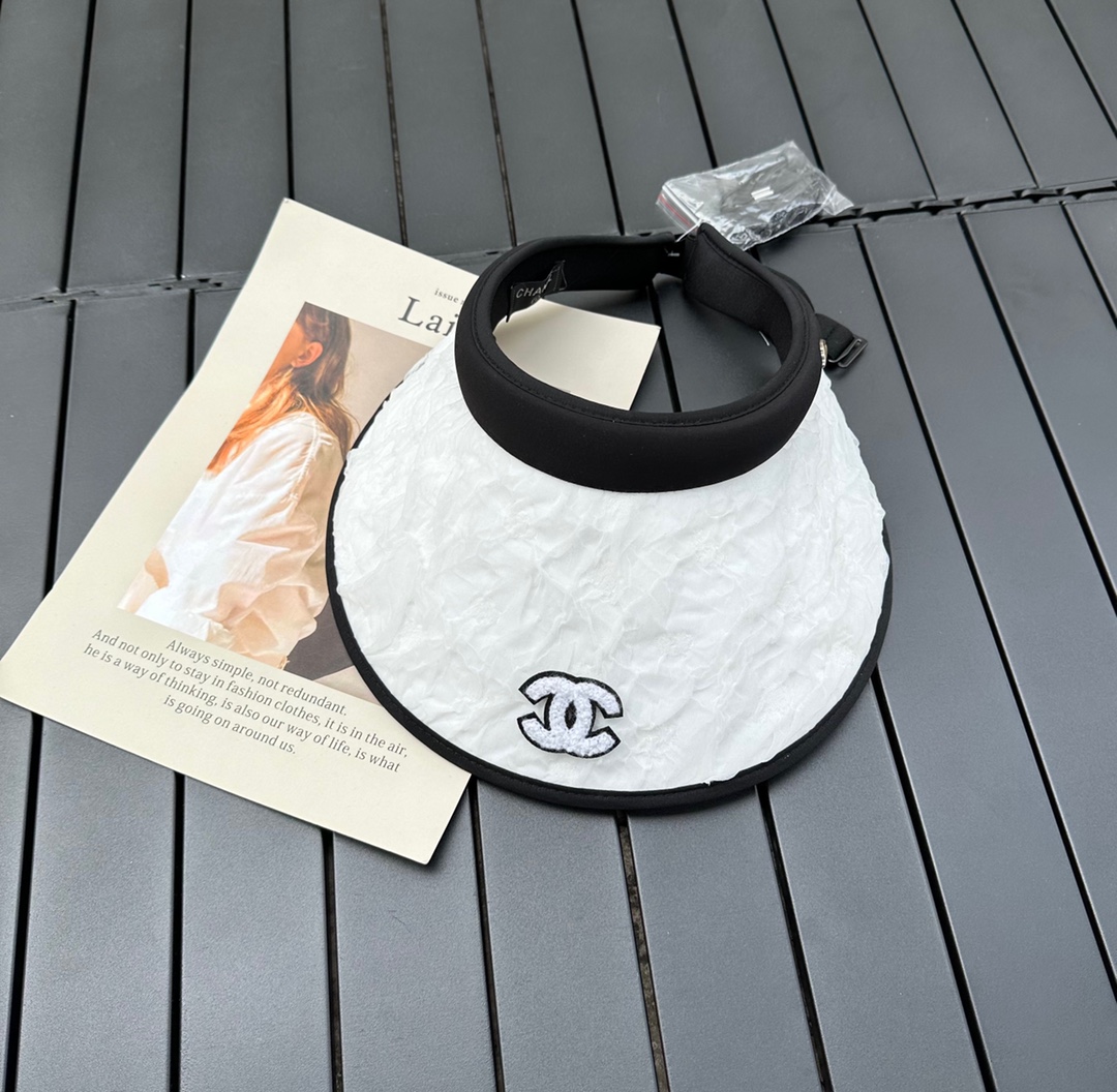 CHANEL empty top hat