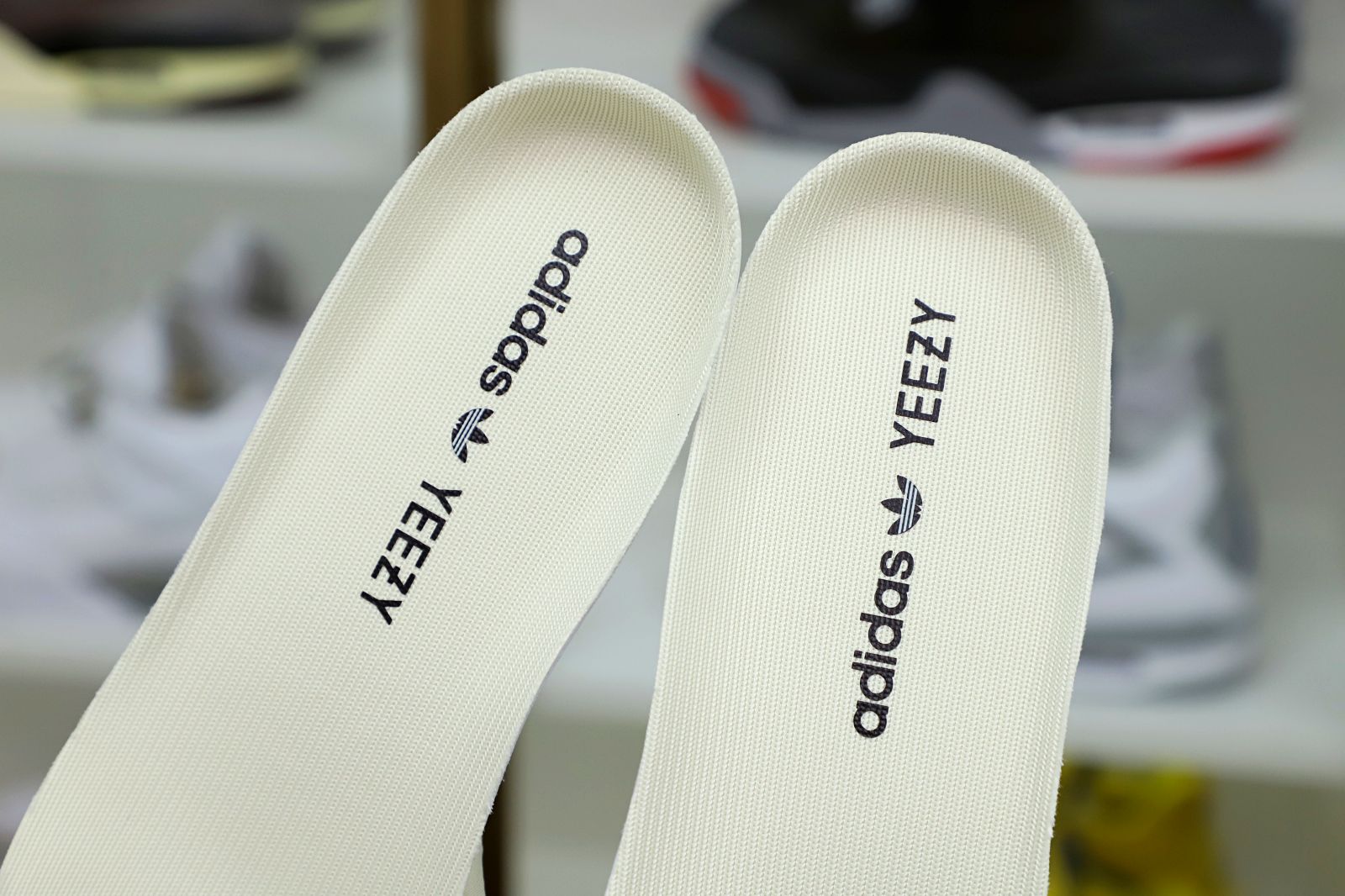 YEEZY BOOST 350 V2 ASH PEARL