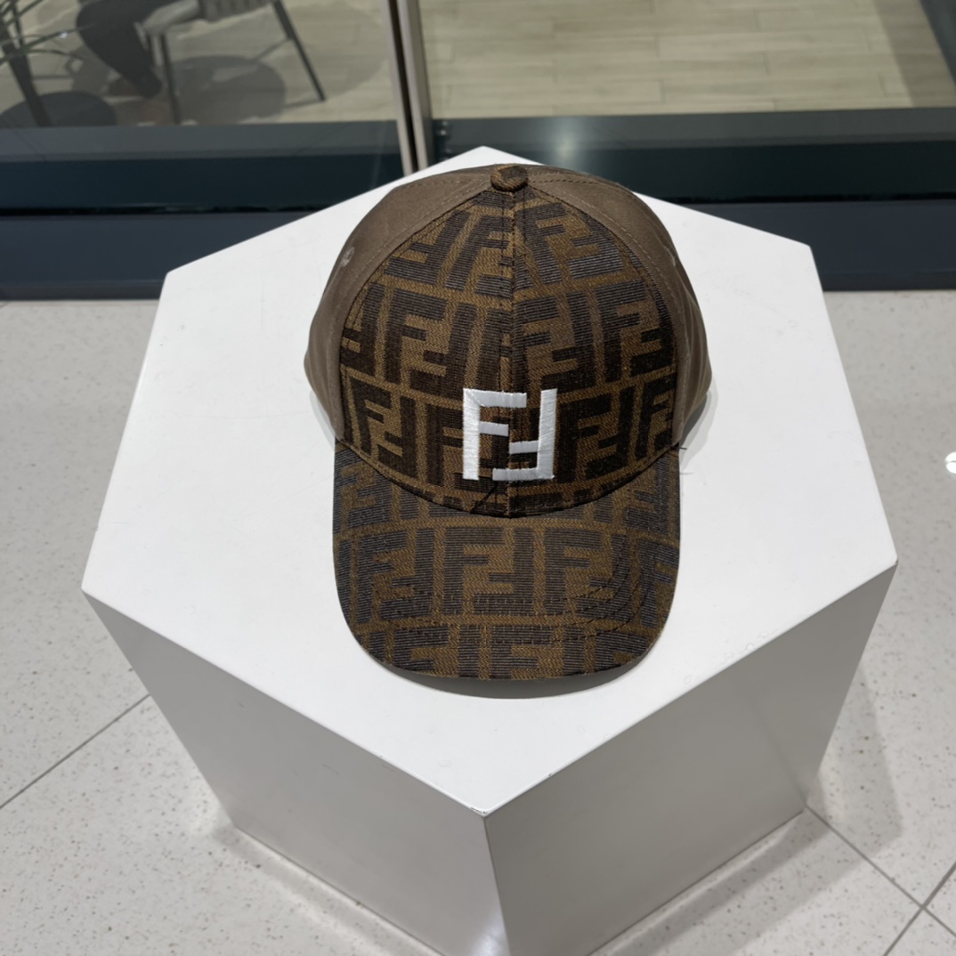 Fendl Fendi spring and summer new national tide embroidery letter baseball cap