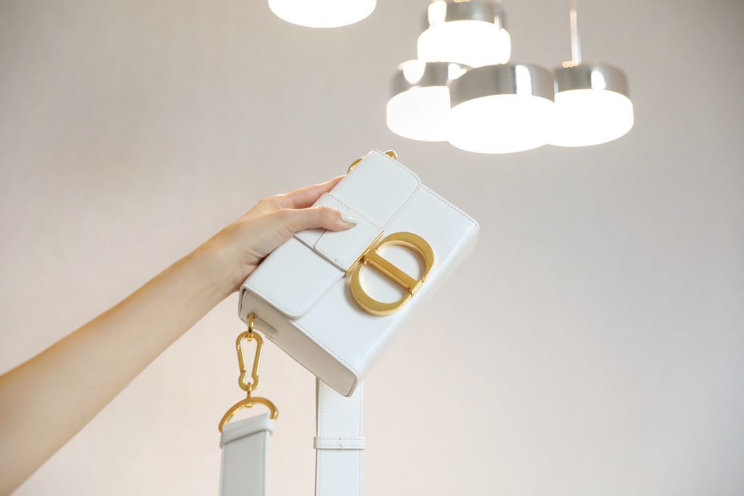 Montaigne 𝙢𝙞𝙣𝙞 box bag