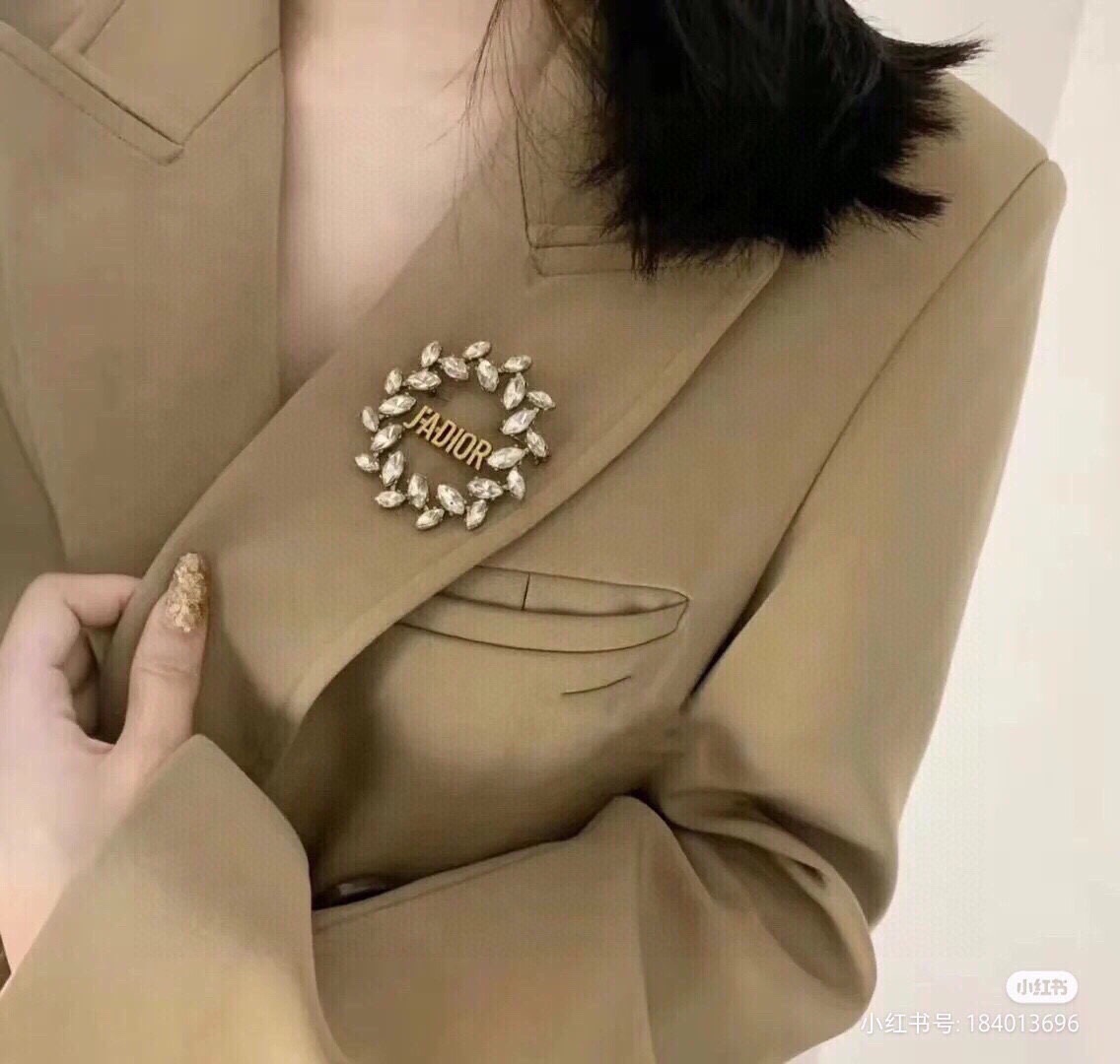 Dior brooch