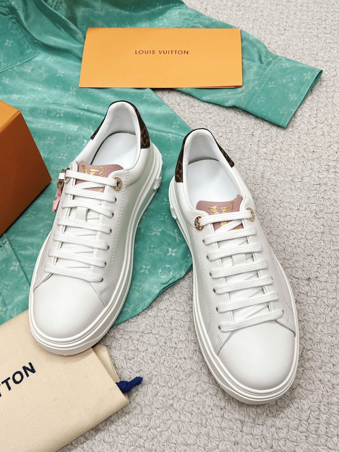 Louis Vuitton x Yayoi Kusama cooperation model classic white shoes 𝐓𝐢𝐦𝐞 𝐨𝐮𝐭 wave point sneakers