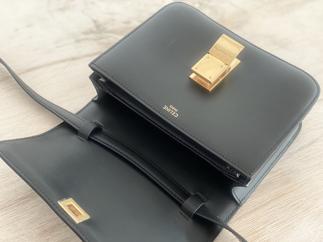 𝐂𝐞𝐥𝐢𝐧𝐞 Box Teen bag in polished calfskin