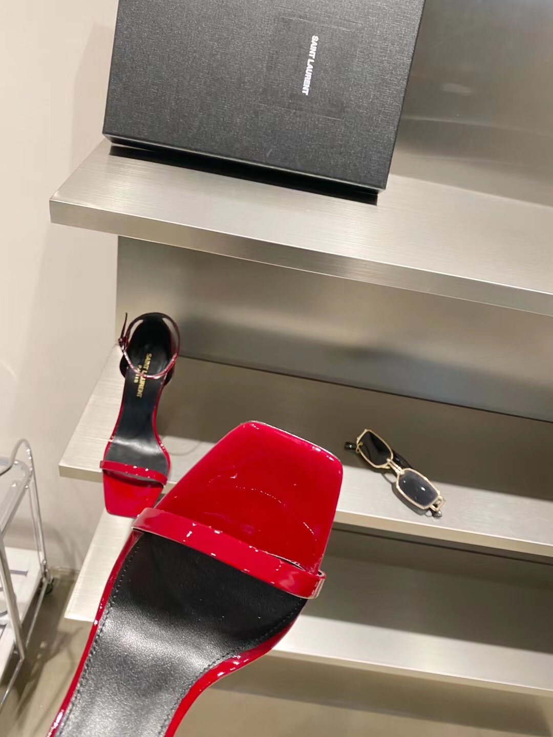 𝙎𝙖𝙞𝙣𝙩 𝙇𝙖𝙪𝙧𝙚𝙣𝙩 | 𝟐𝟎𝟐𝟏/𝐒𝐒 𝐧𝐞𝐰 YSL｜A beautiful classic Alphabet high-heeled sandals