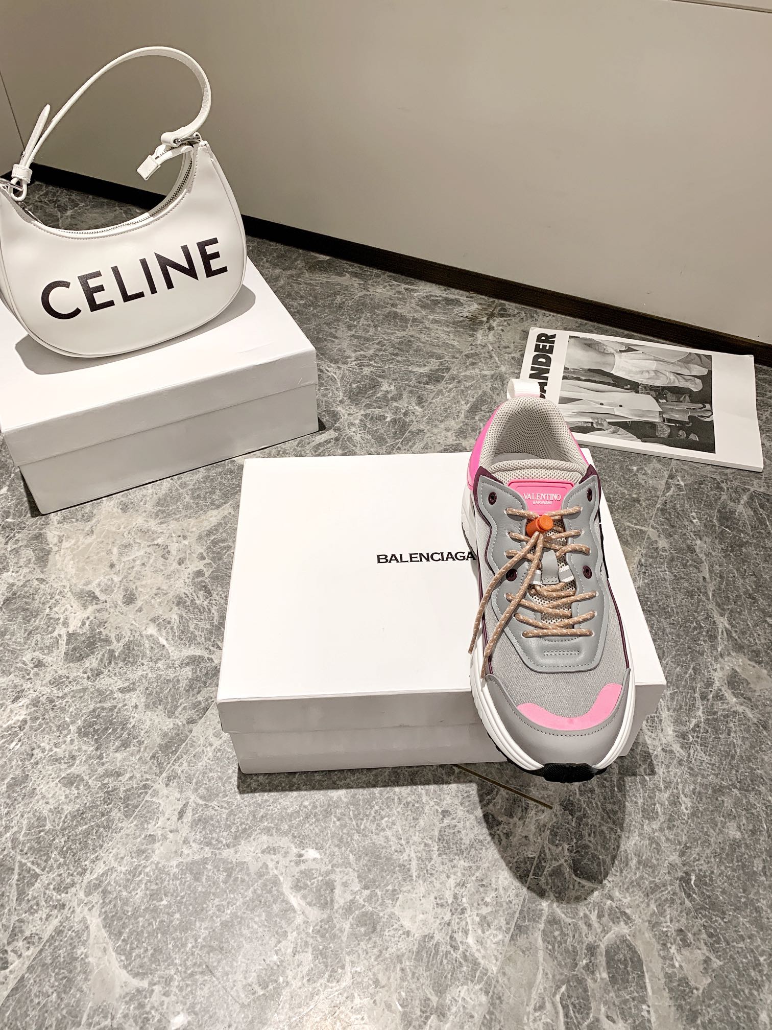 【Valentino】𝟐𝟎𝟐𝟏/𝐒𝐒 𝐧𝐞𝐰 Valentino 2022 ss spring-summer collection of new old man shoes