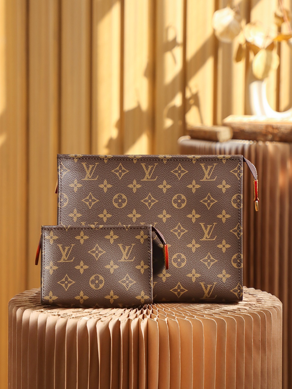 Louis Vuitton 𝐓𝐎𝐈𝐋𝐄𝐓𝐑𝐘 𝟐𝟔 new wash bag #M81412