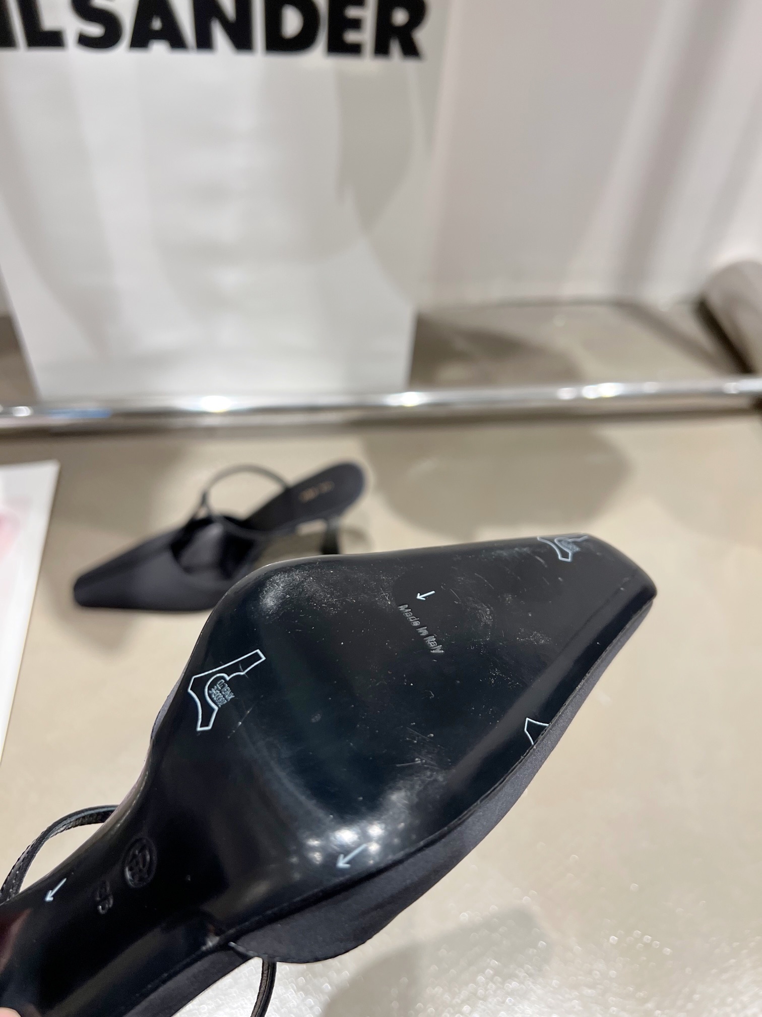 𝐓𝐡𝐞 𝐫𝐨𝐰 ｜𝟐𝟎𝟐𝟐/𝐒𝐒 𝐧𝐞𝐰 Retro minimalist wrap-around heels Custom leather Original outsole