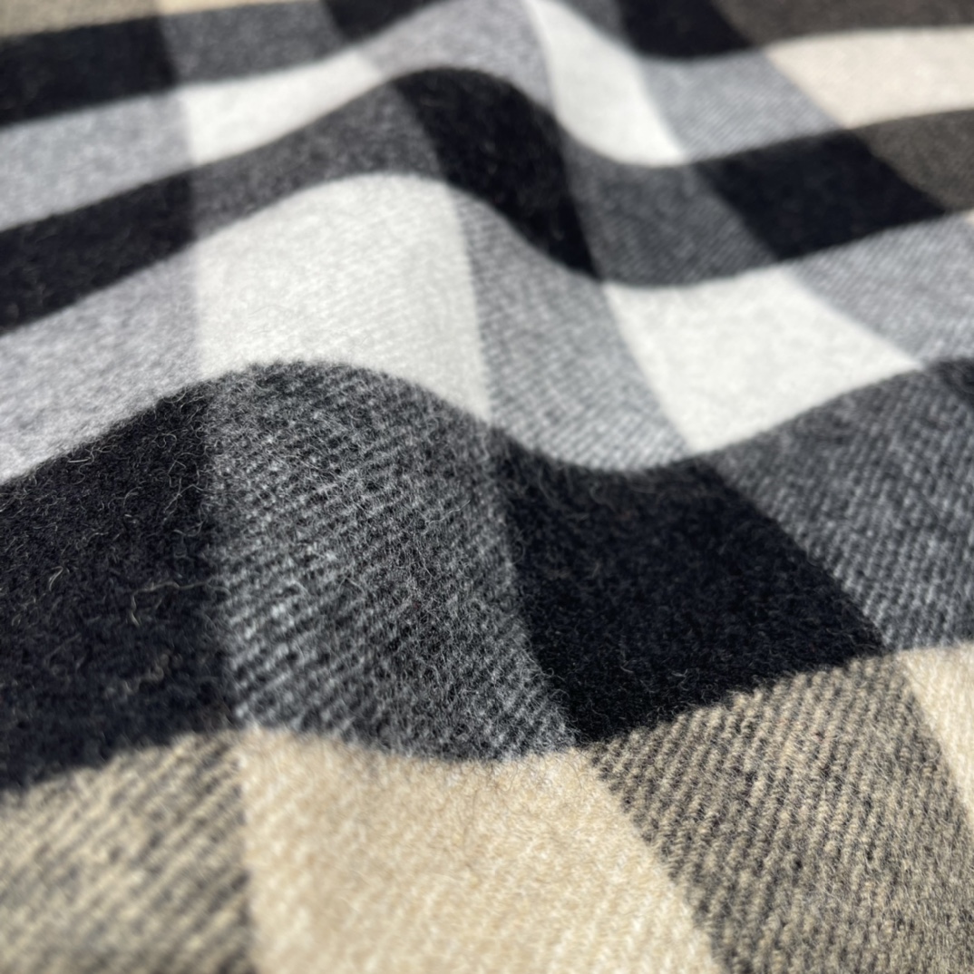 Burberry Reversible Check Fringed Cashmere Scarf 100% Cashmere