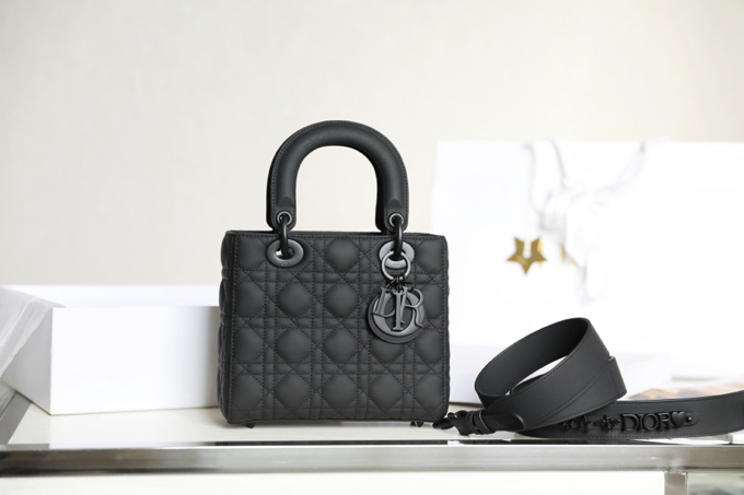Four compartments So black🖤 DR-091 Lady Dior Ultra Mat Pocket Handbag
