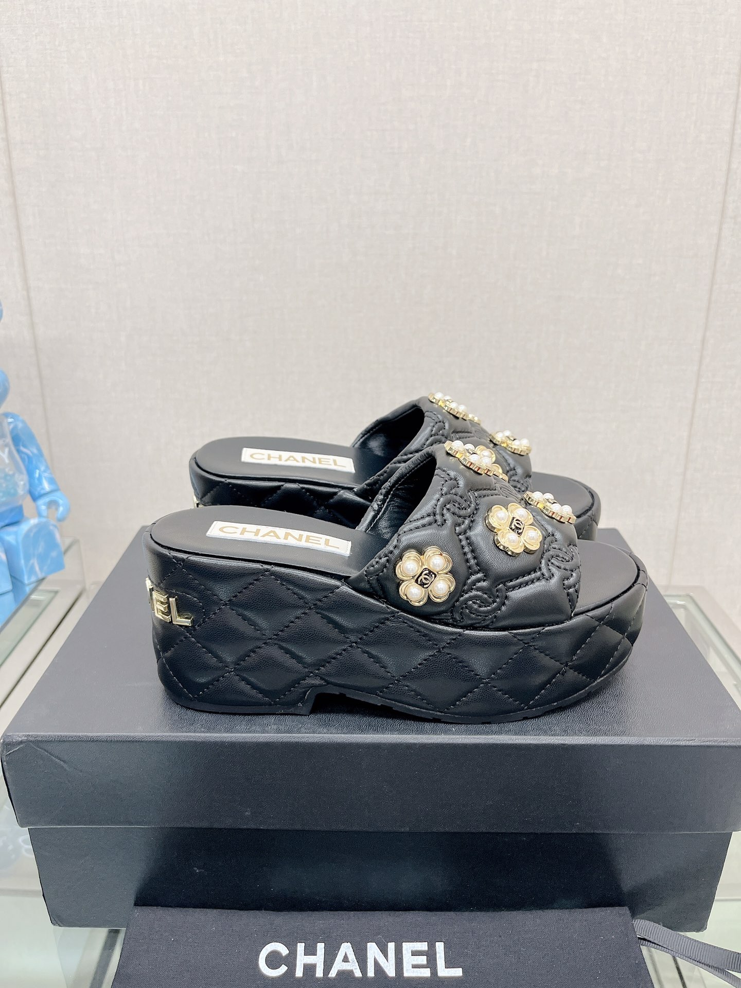 CHANEL water table thick bottom pearl flower slippers original rubber sole