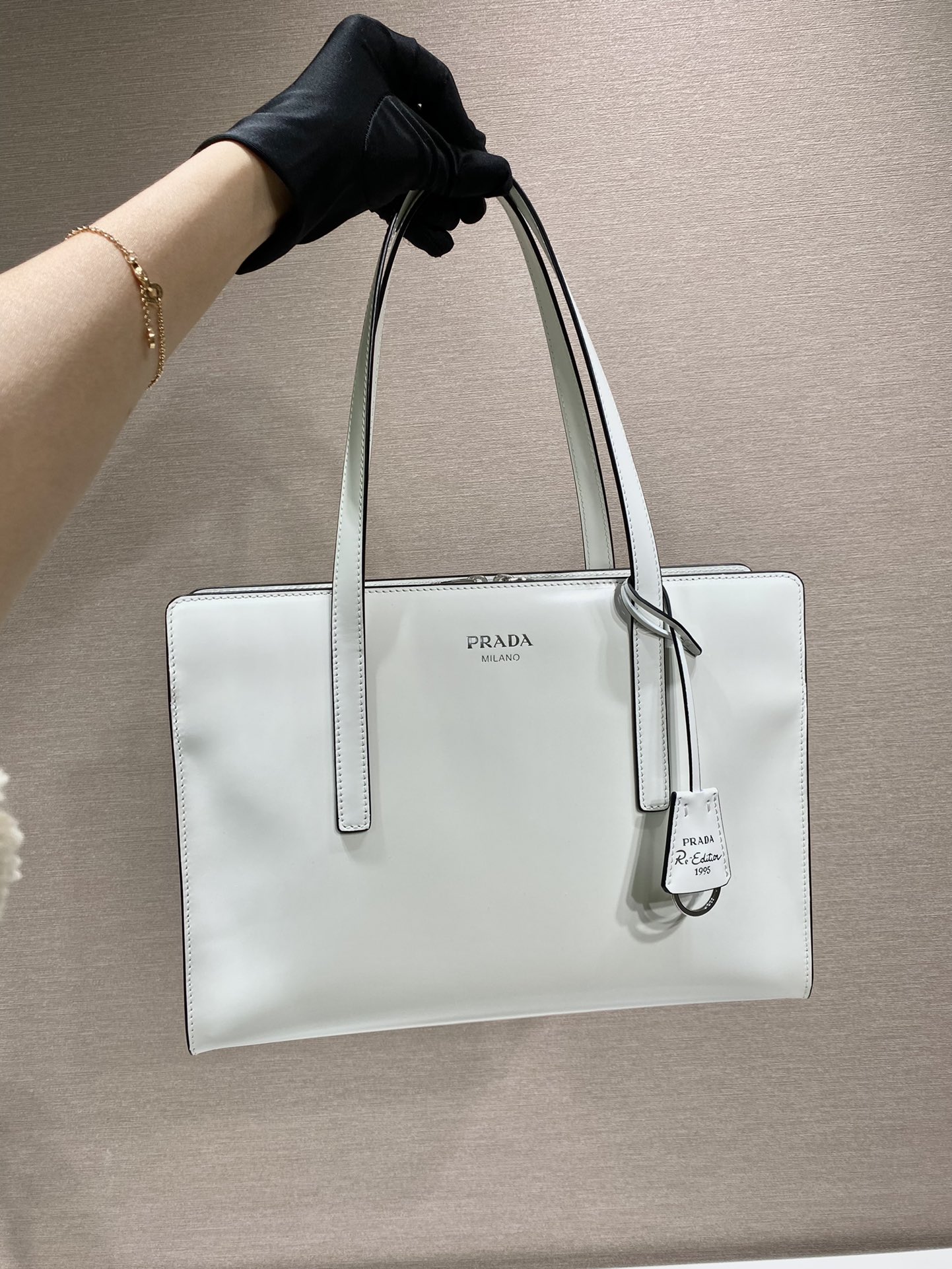 𝐏𝐑𝐀𝐃𝐀 New shopping bag 1BA350