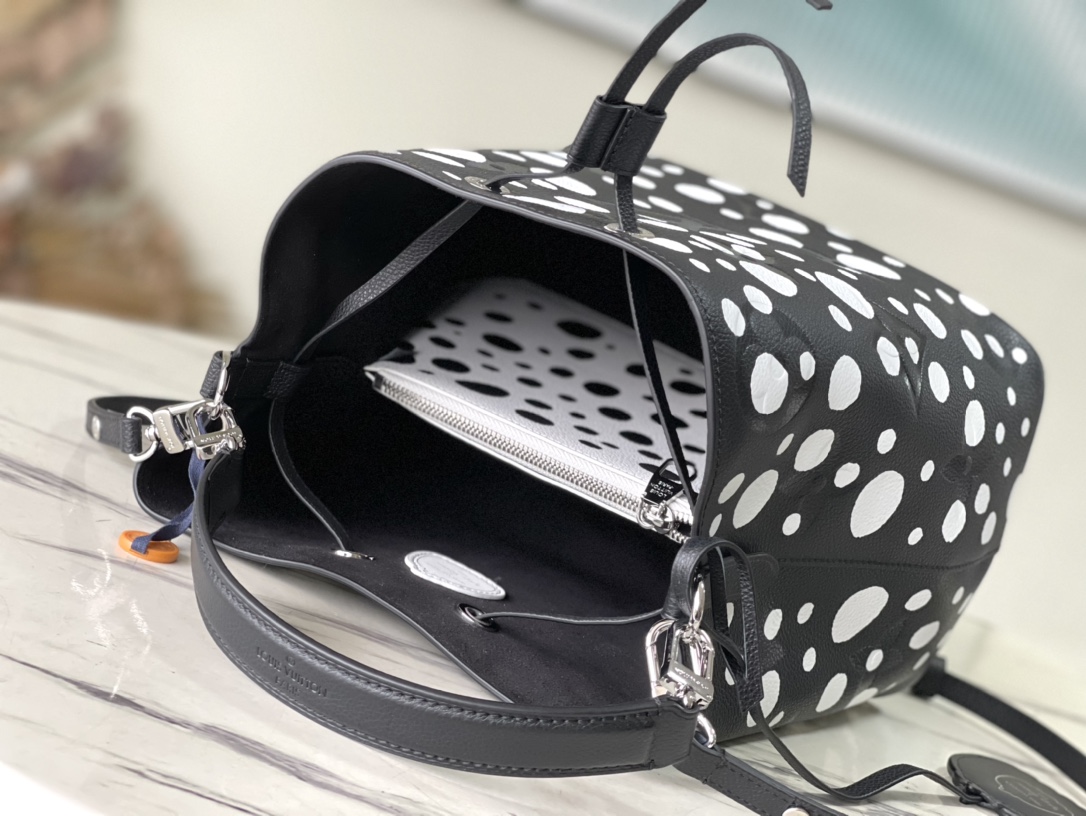 𝐋𝐎𝐔𝐈𝐒 𝐕𝐔𝐈𝐓𝐓𝐎𝐍      M21753