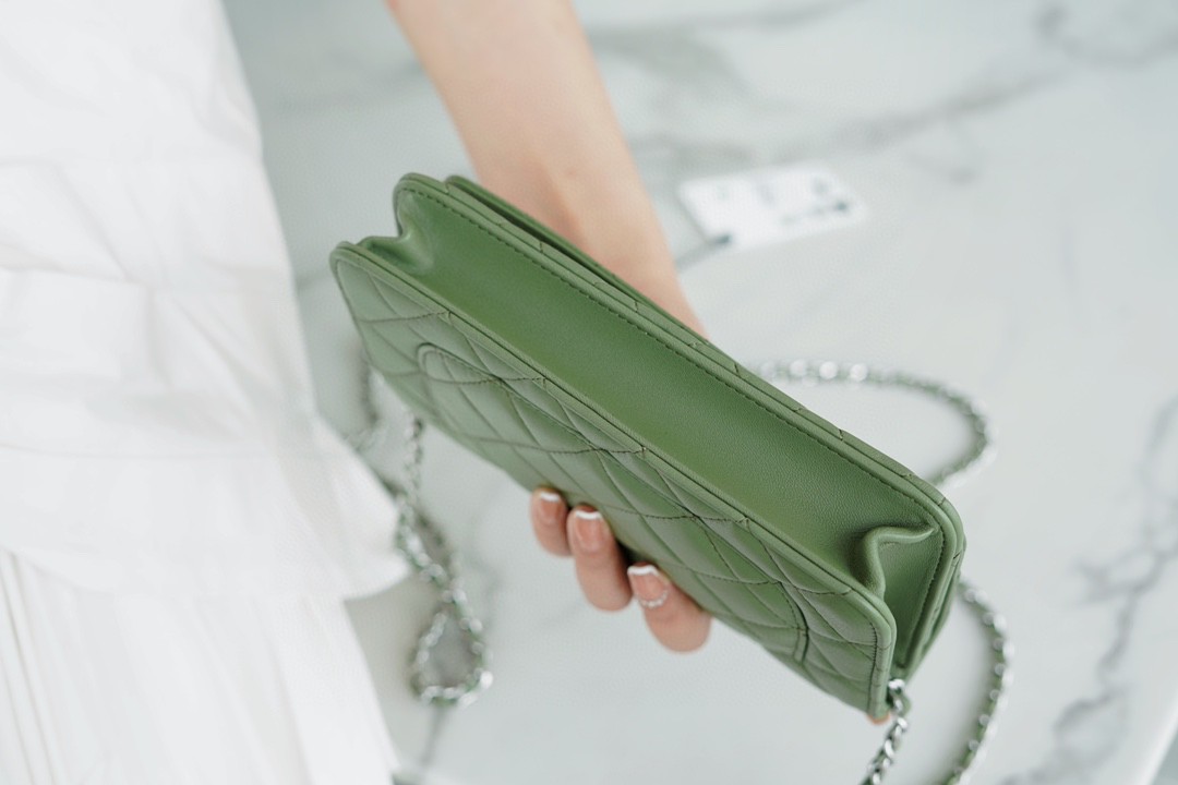 CHANEL 𝑾𝒐𝒄 Hairy Bag Entry Classic 𝑾𝒐𝒄𝒄𝑾𝒐𝒄 (Magnetic Closure) (Lambskin) Matcha Green