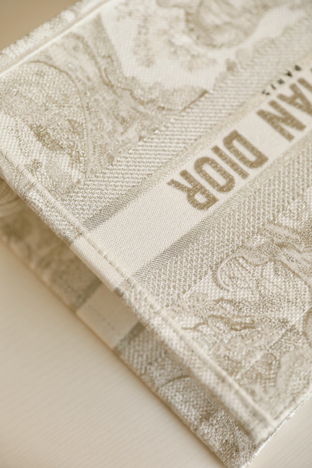 DIOR TOTE Metallic Wire Tiger