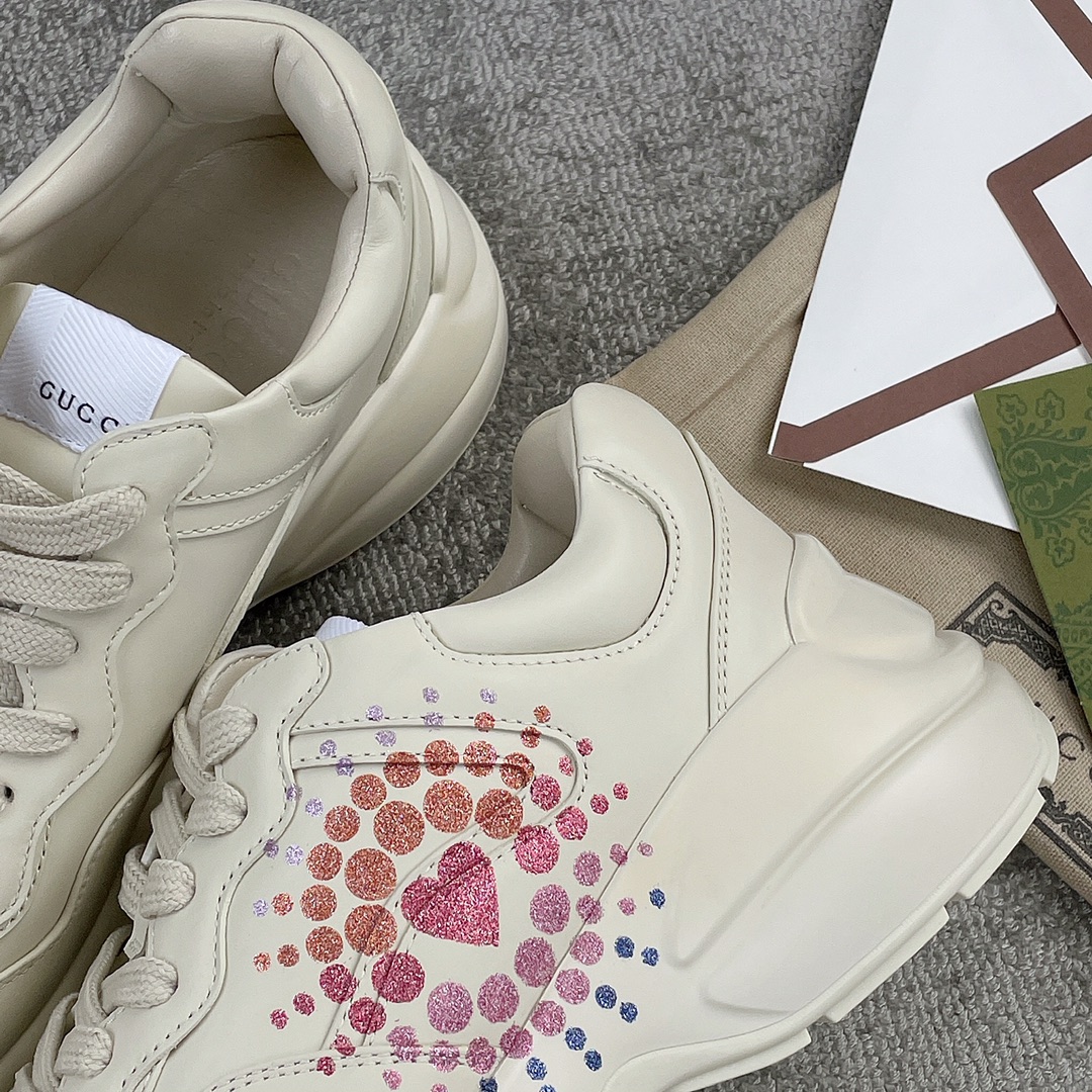 Gucci Pops This collection has a lot of flora and fauna elements Original material