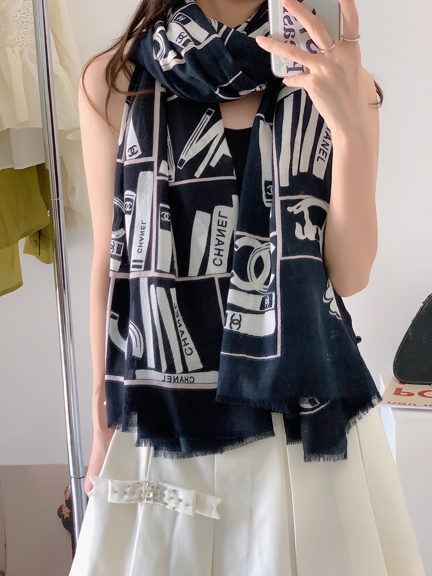 𝐂𝐡𝐚𝐧𝐞𝐥 cashmere scarf