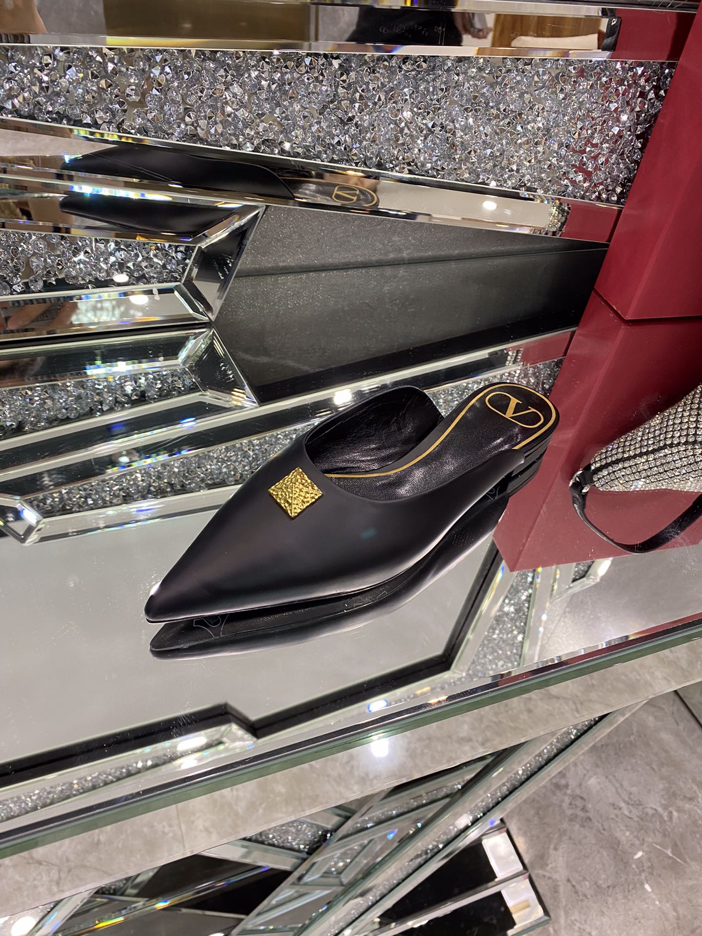 【Valentino】𝟐𝟎𝟐𝟏/𝐒𝐒 𝐧𝐞𝐰 The latest series of counter perfect details original matte open edge bead leather