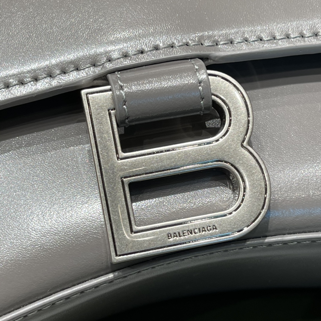 BALENCIAGA 𝐇𝐨𝐮𝐫𝐠𝐥𝐚𝐬𝐬 𝐗𝐒 The hourglass bag of the fashion world