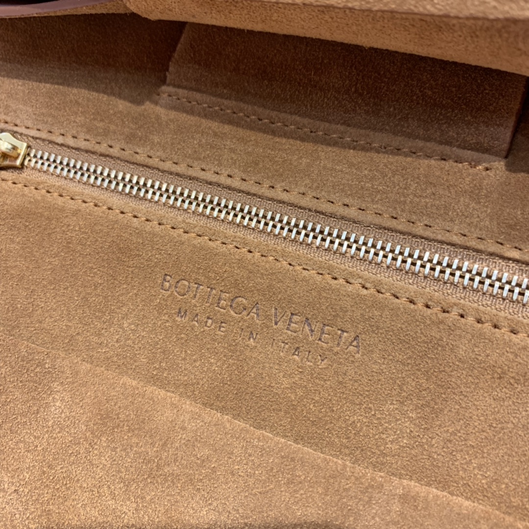 Bottega Veneta  𝙏𝙝𝙚 𝘼𝙧𝙘𝙤 𝟯𝟯 #575943