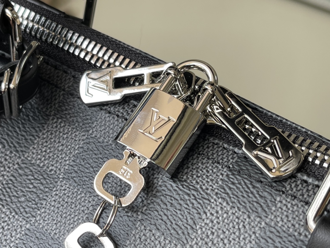 𝐋𝐎𝐔𝐈𝐒 𝐕𝐔𝐈𝐓𝐓𝐎𝐍  N40443 KEEPALL BANDOULIÈRE