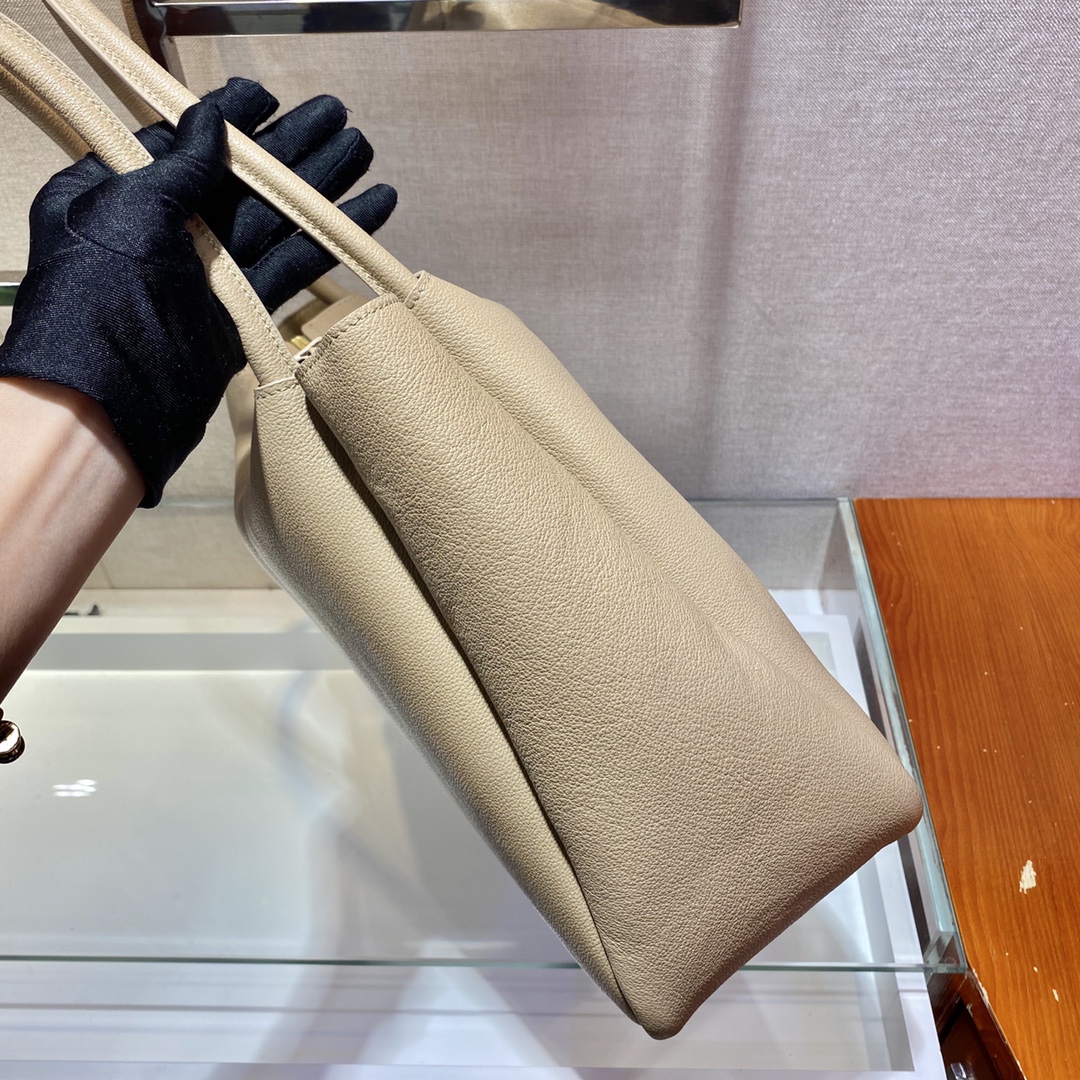 𝐏𝐑𝐀𝐃𝐀 New Model 1BC142