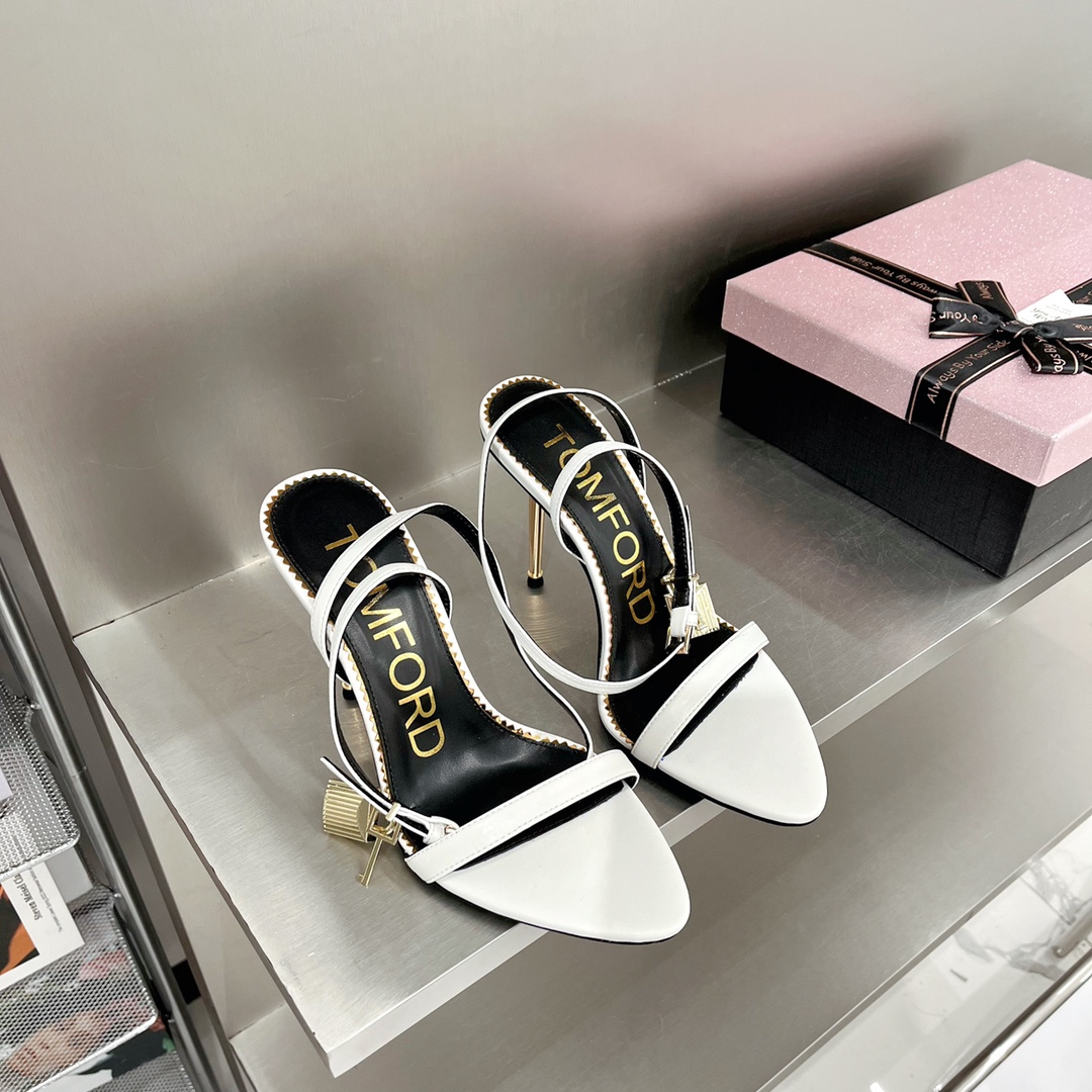 𝒕𝒐𝒎𝒇𝒐𝒓𝒅 𝟐𝟎𝟐𝟐/𝐒𝐒 𝐧𝐞𝐰 TF Tom Ford Gold Heel Padlock Sandals